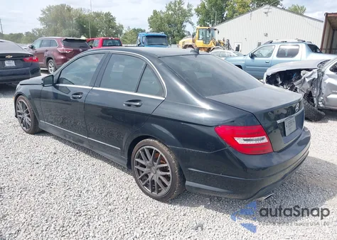 2012 Mercedes-Benz C 300 Sport 4Matic z USA, uszkodzony, nr VIN WDDGF8BB4CA611020